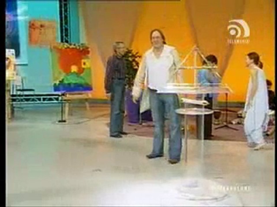 Tanz und pyramide mit hornauer