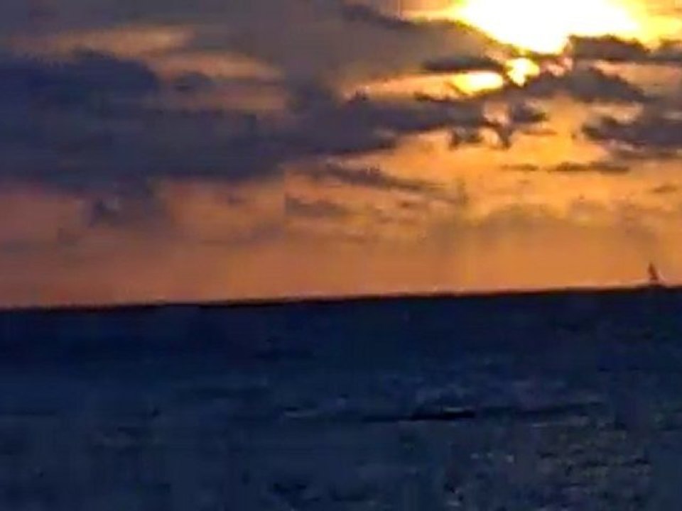 Amanecer en un Catamaran