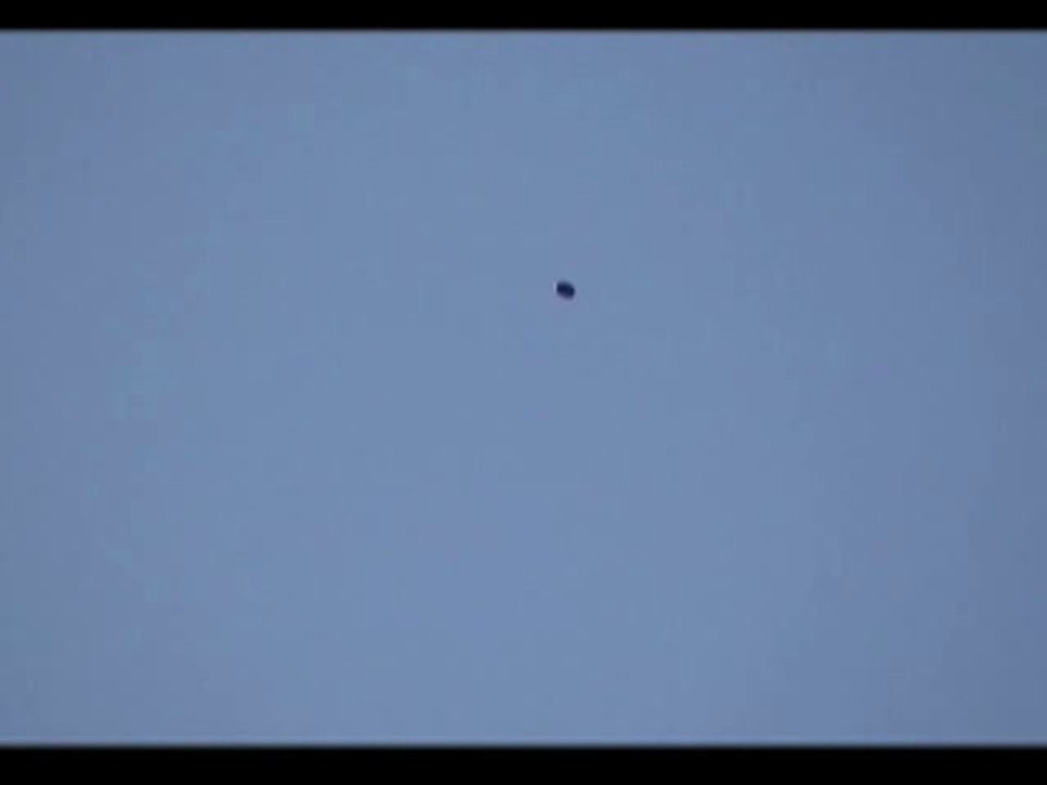 Daytime UFO over Essex, UK - July 2010