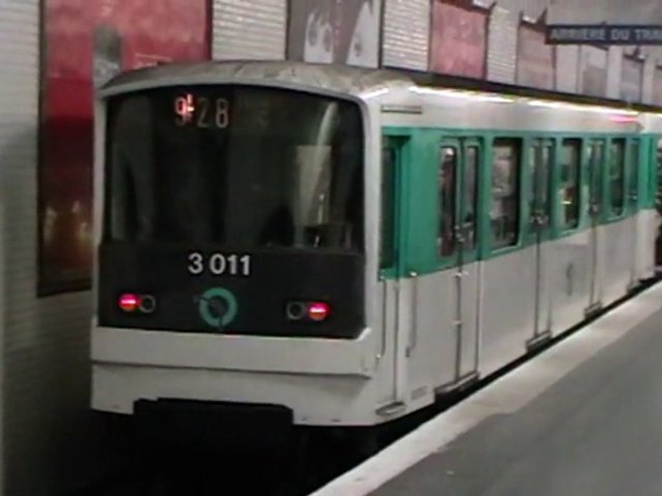 MF67 : Arrivée à la station Bonne Nouvelle sur la ligne 9 du métro parisien