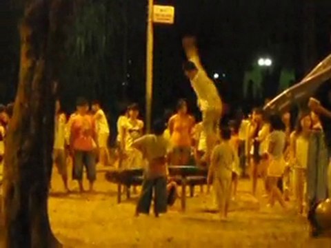 Vietnam - Hô Chi Minh ville - Jeux d'enfants à 23h 2009