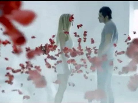 Dan Balan и Вера Брежнева - Лепестками слез_(muzklip.net)