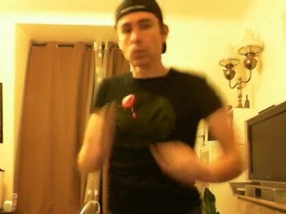 Wiwi égratigne "we no speak americano"