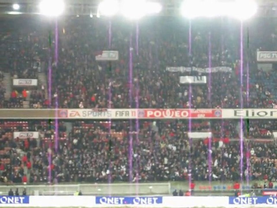 echange en tribune h entre la bleue et la rouge