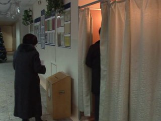 Le Bélarus élit son président, l'opposition parle de fraudes