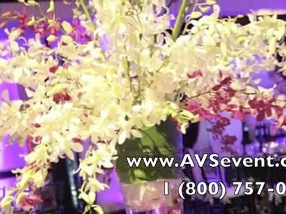 "New York City Wedding Planner Designs Elegant Table Center