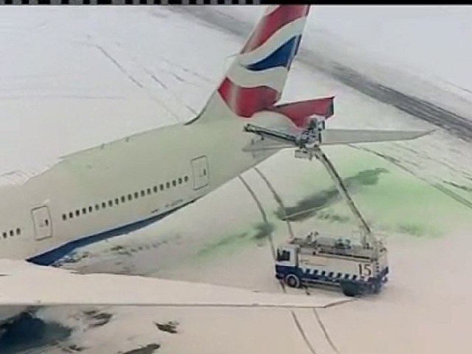 More travel chaos as mercury plunges