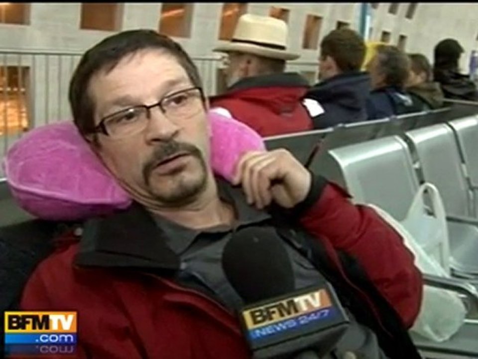 Neige : passagers dorment dans les aéroports