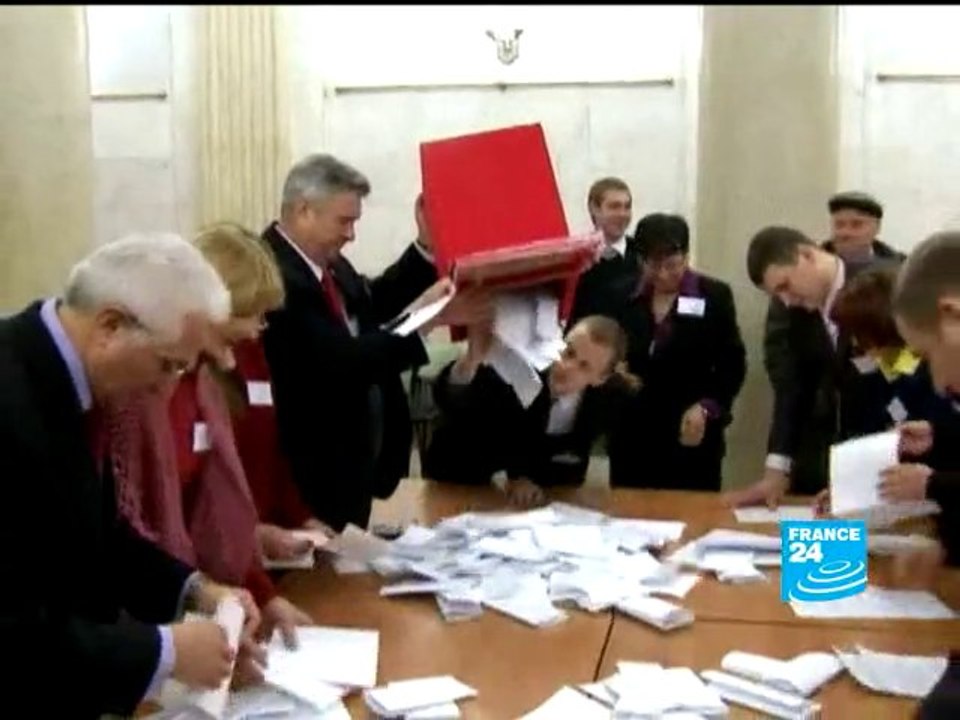 Thousands protest as exit polls point to Lukashenko landslid