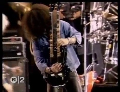 Guns N' Roses - Knocking On Heavens Door