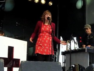 A la radio - Tricot Machine