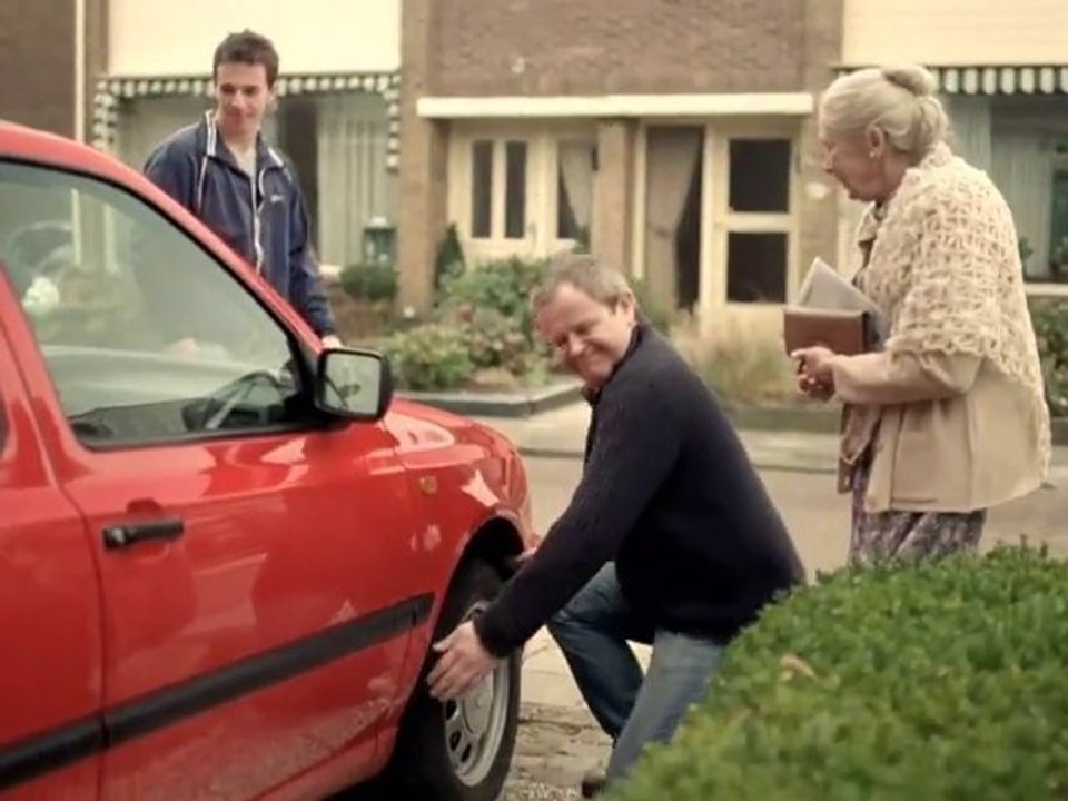 Pub Volkswagen - golf : une voiture de vielle mémé ?