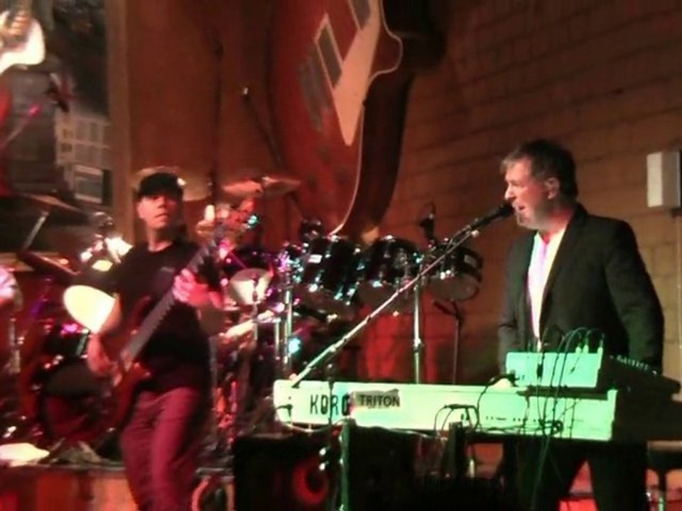 True Collins-Blues Garage-Phil Collins & Genesis Coverband