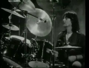 Τρύπες - Δε Χωράς Πουθενά