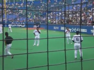 神宮球場　ヤクルト対巨人　試合前グランドにて