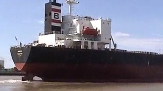 Big ship on the Mississippi, 4x speed, New Orleans from the