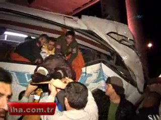 OTOBÜS KAZA YAPTI: 2 ÖLÜ, 23 YARARALI