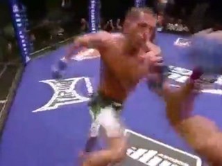 Incroyable coup de pied en MMA - Superkick