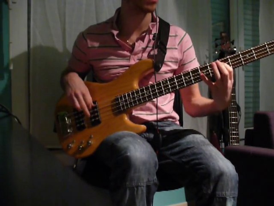 Muse - Hysteria [Bass Cover]