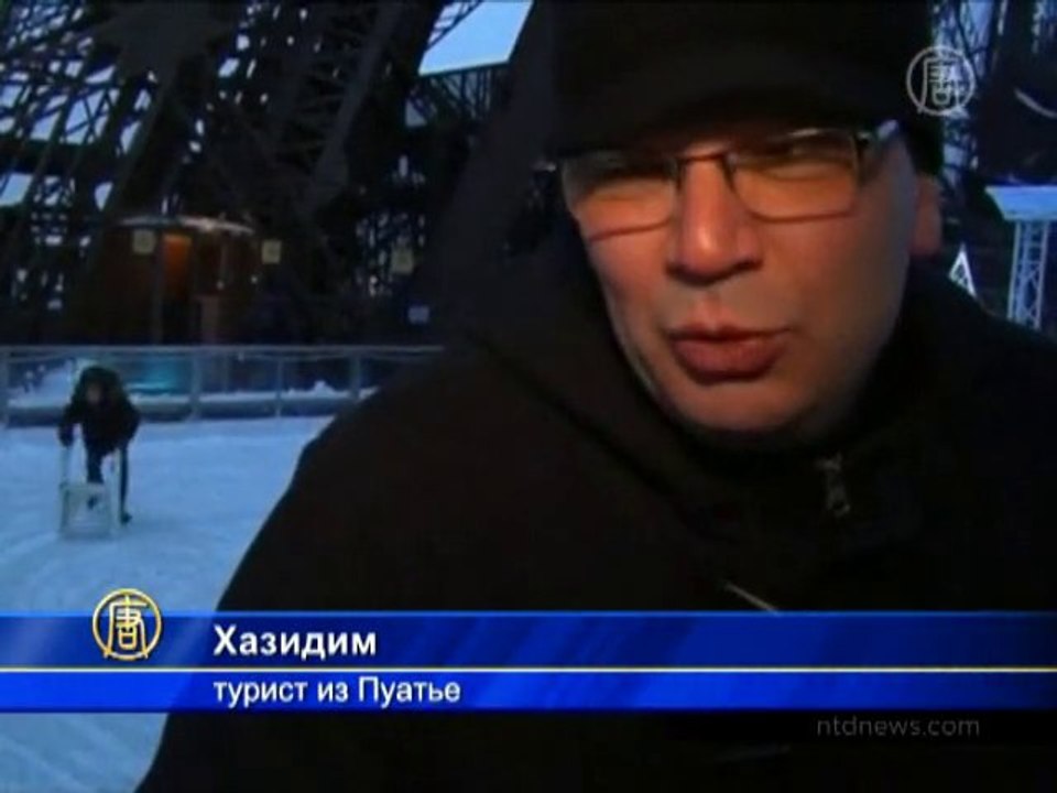 На Эйфелевой башне открылся каток