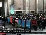 Estudiantes italianos protestan por recorte presupuestario