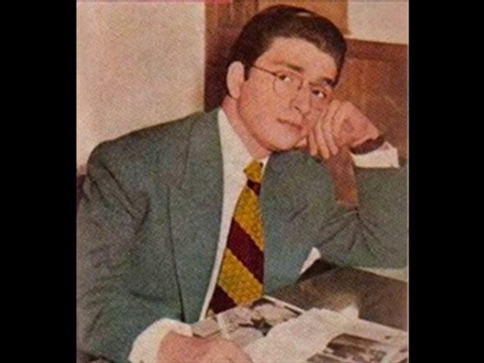 Zeki Müren - SEVGİMİZİN AŞKIMIZIN ÜSTÜNDEN