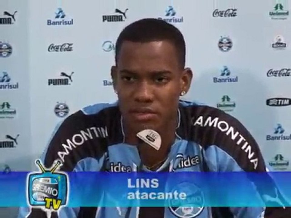 Grêmio apresenta o atacante Lins