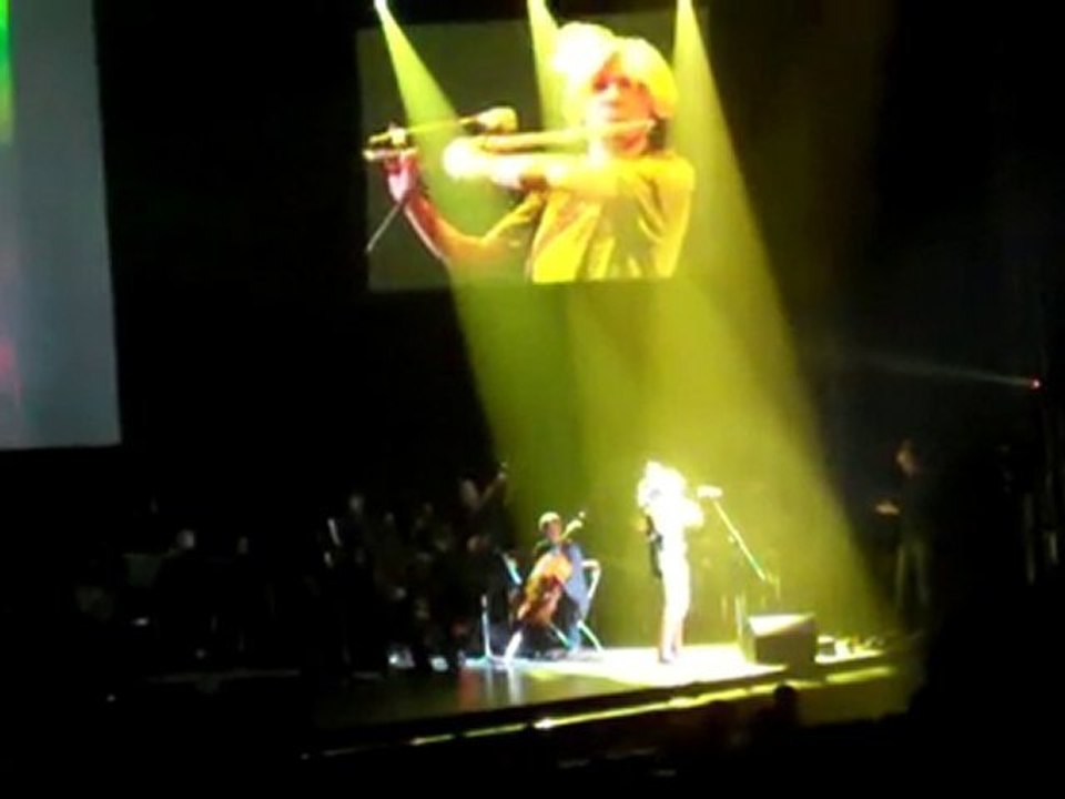 VideoGamesLive2010-Paris-MedleyZelda_Laura_Intravia