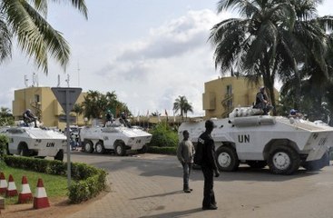 Télézapping  : La vie dans la "République" de Ouattara