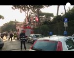 La policía registra las embajadas de Roma tras la...