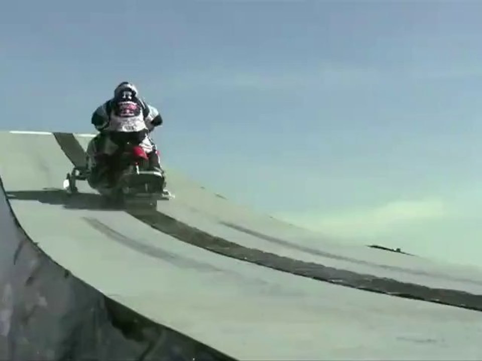 Record : Un saut de 110 mètres en motoneige