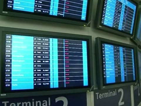 Neige : l'aéroport de Roissy transformé en dortoir géant