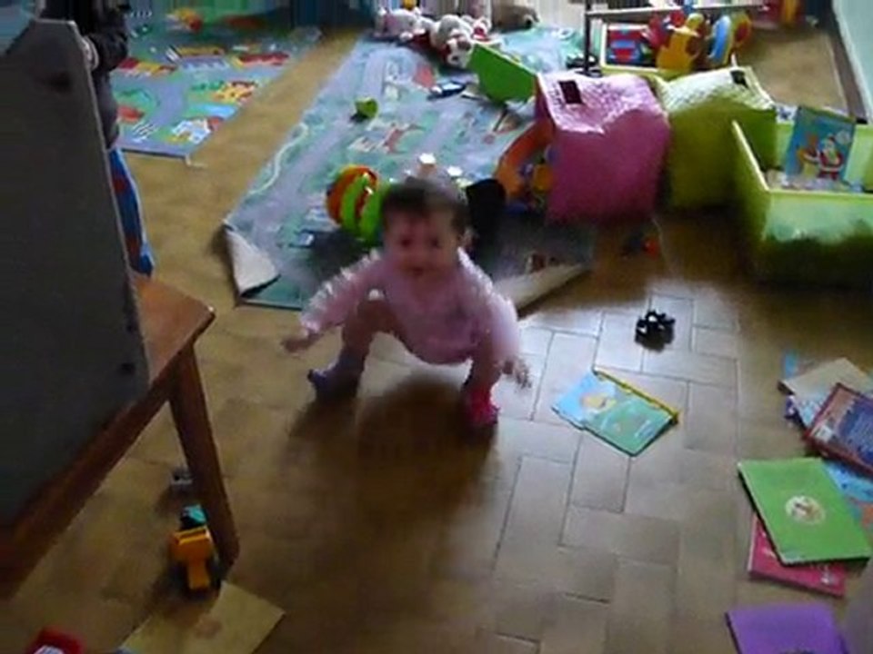 Naïs : Les 1er pas toute seule (1)