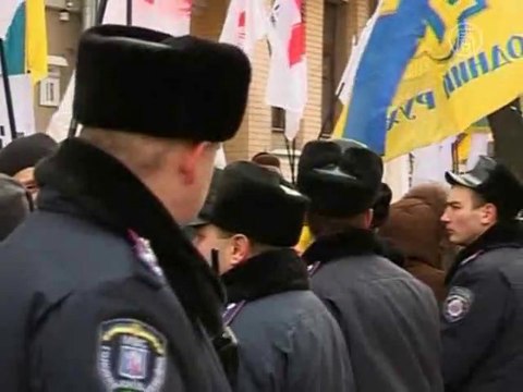 Украинская оппозиция требует прекратить гонения