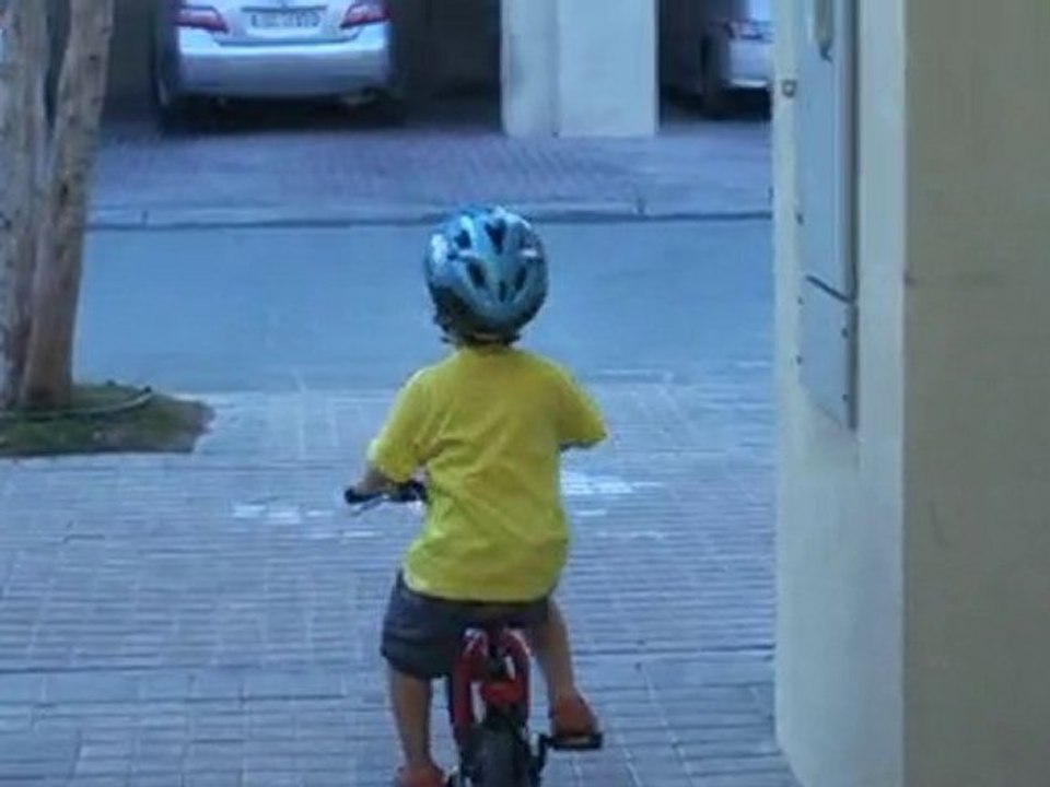 Luca a velo... attention au menton