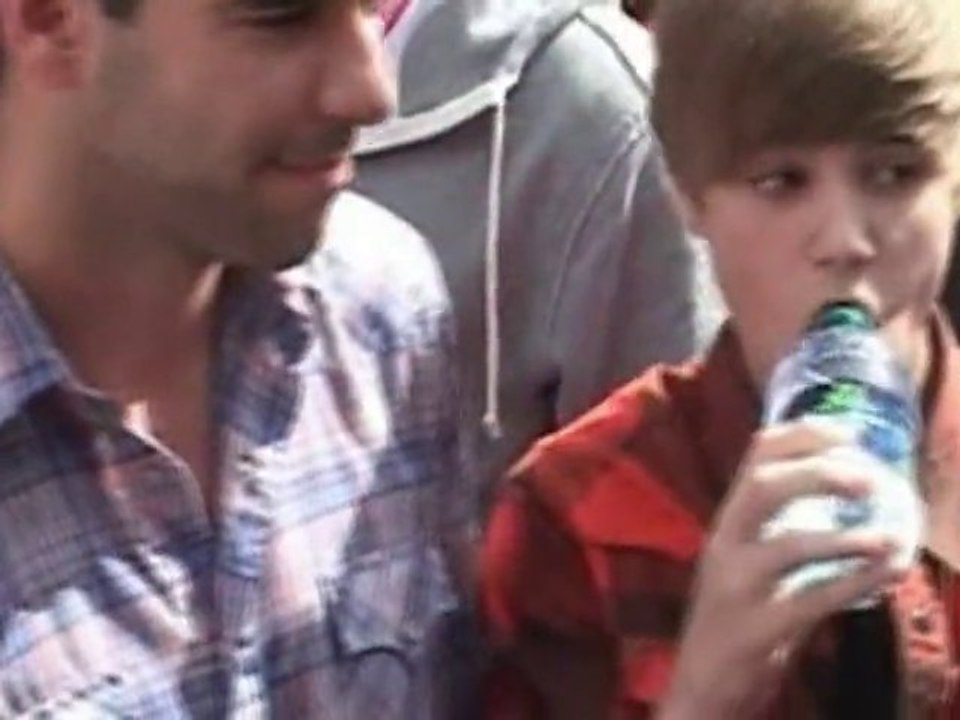 Justin intensifie les rumeurs