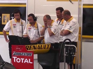 RENAULT F1 car is playing