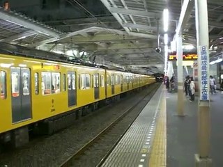 西武新宿線　ＮＲＡ「つばさ」ラッピング編成　小平駅を通過