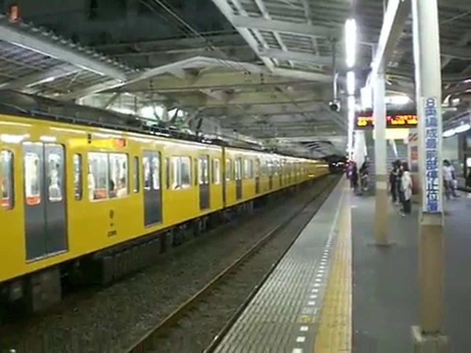 西武新宿線　ＮＲＡ「つばさ」ラッピング編成　小平駅を通過