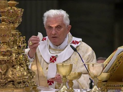 Le pape Benoît XVI a célébré la messe de la nuit de Noël