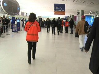 Noël à l'aéroport de Roissy pour les passagers bloqués