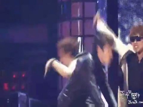 Rain 2pm 2010 JYP NATION TEAMPLAY concert IT RAINING!!