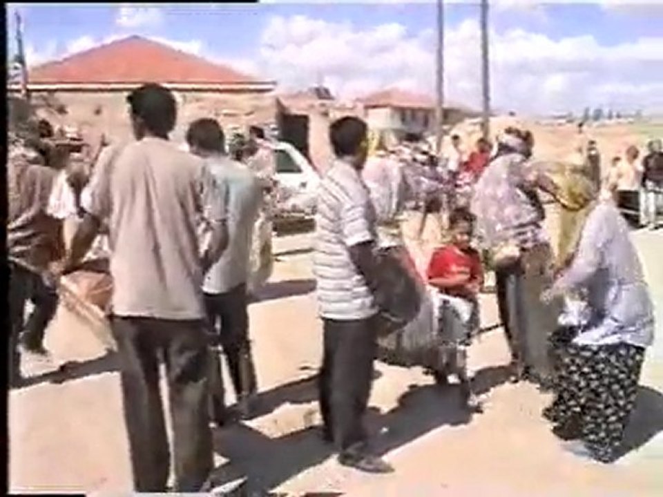 gülşehir yeşilyurt köyü serdar yılmaz'ın düğününde deve oyunu2.bölüm