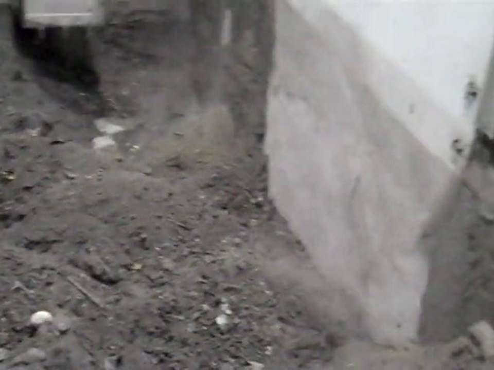 FES Inciniration Facility - Slag output container & crain