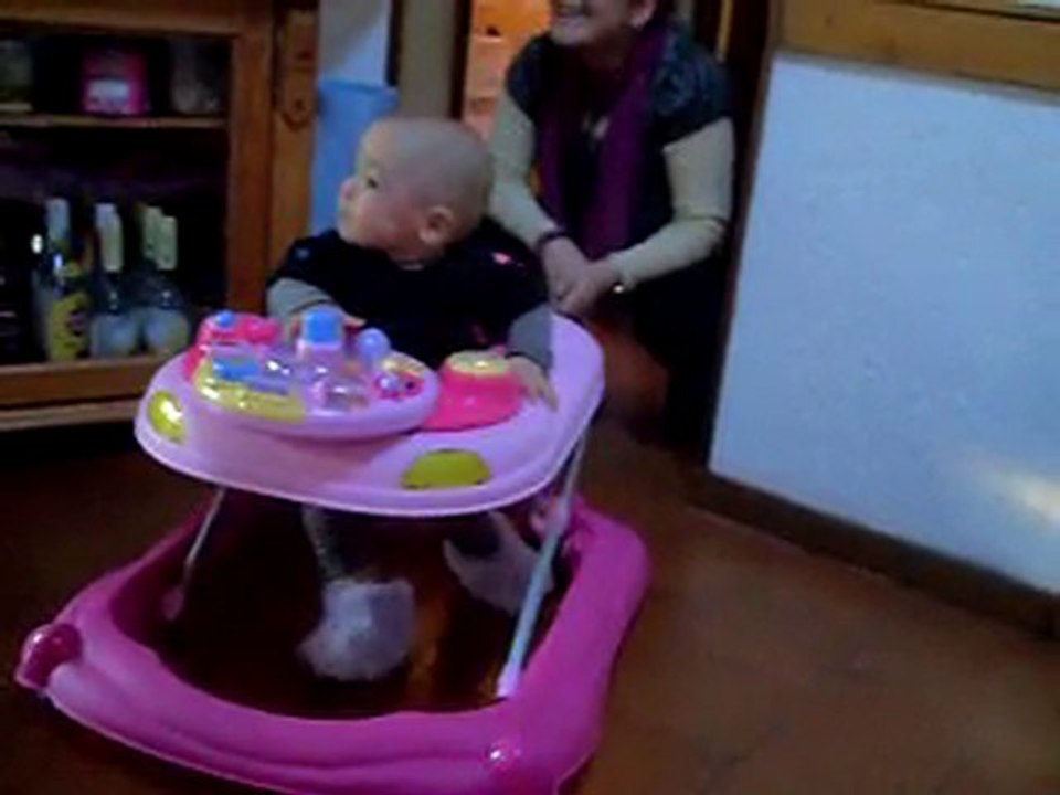 Premier noël de Lola (vidéo#3)