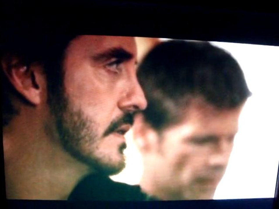 V (2009) 1x12 Ciel Rouge extrait # 2