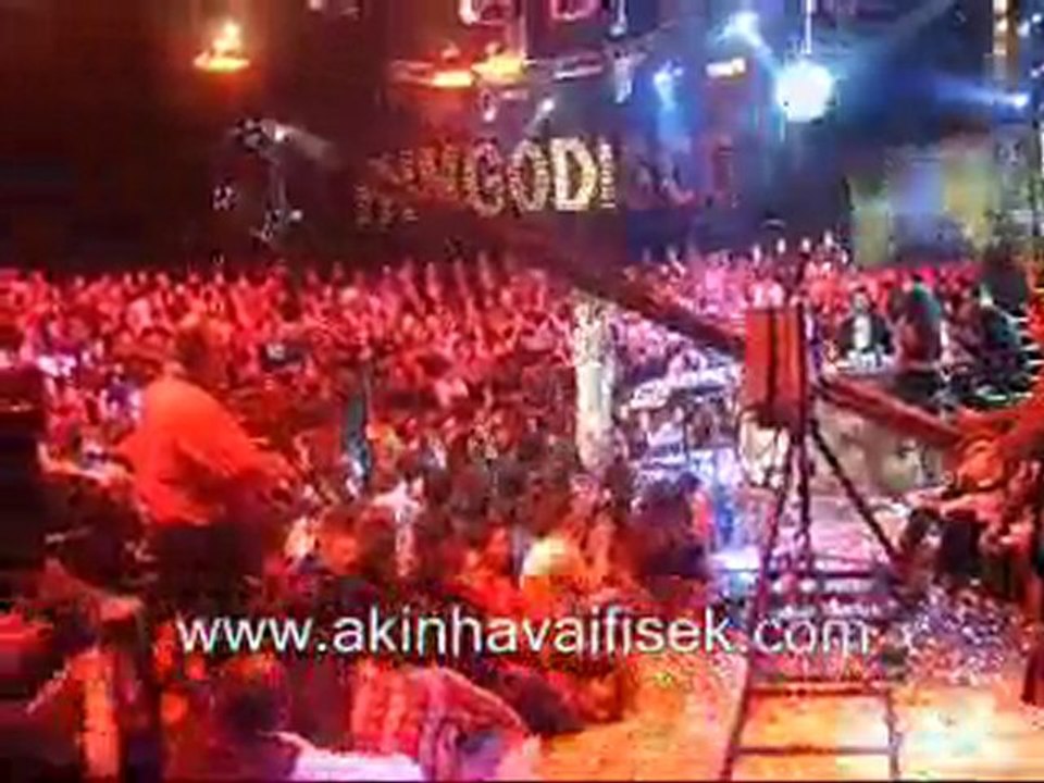 okan bayulken,disko kralı,konfeti gösterisi