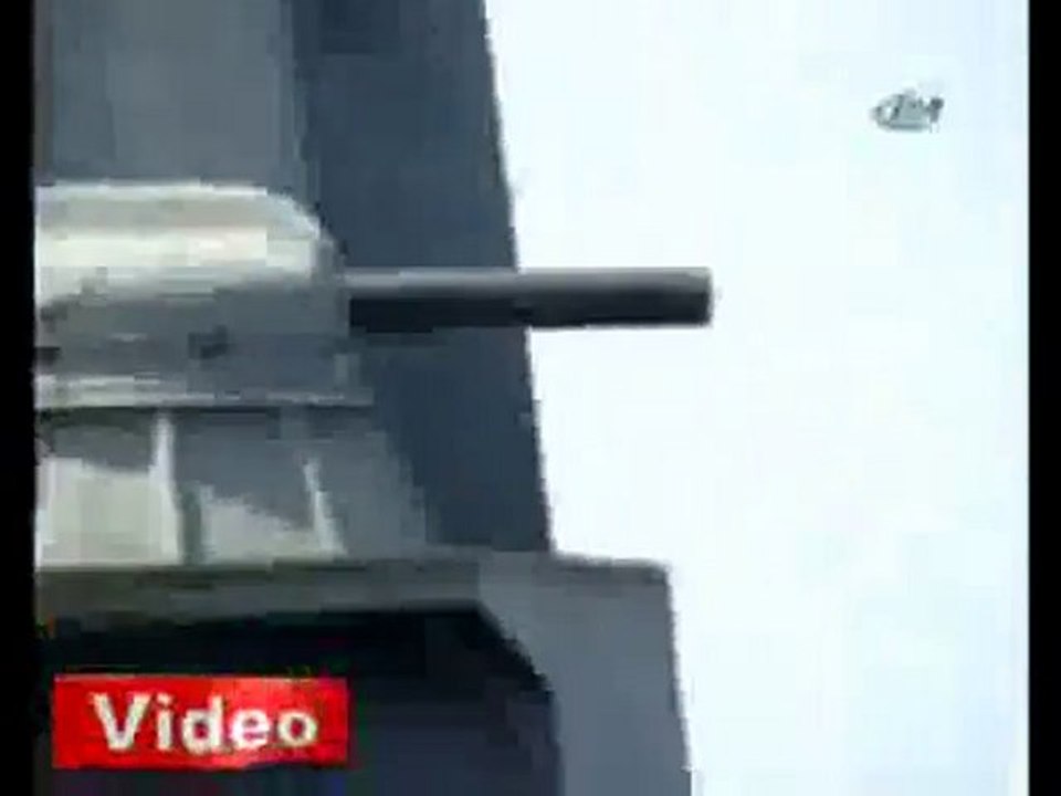 Ruslar Somalili korsanların gemisini vurdu -haberdar.com