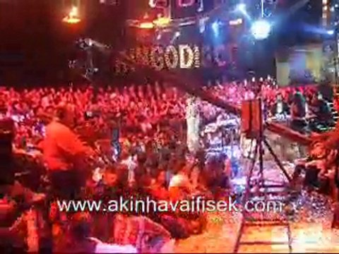 okan bayülgen,disko kralı,konfeti gösterisi