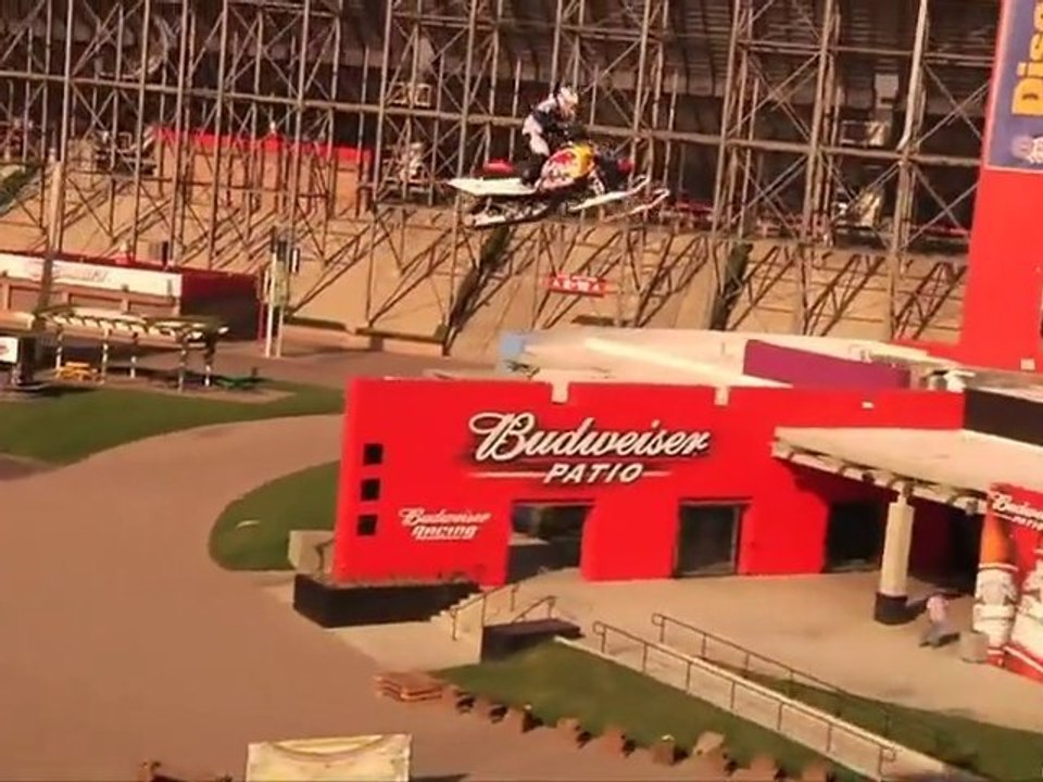 Record du monde saut à motoneige 110 mètres de Levi LaVallee